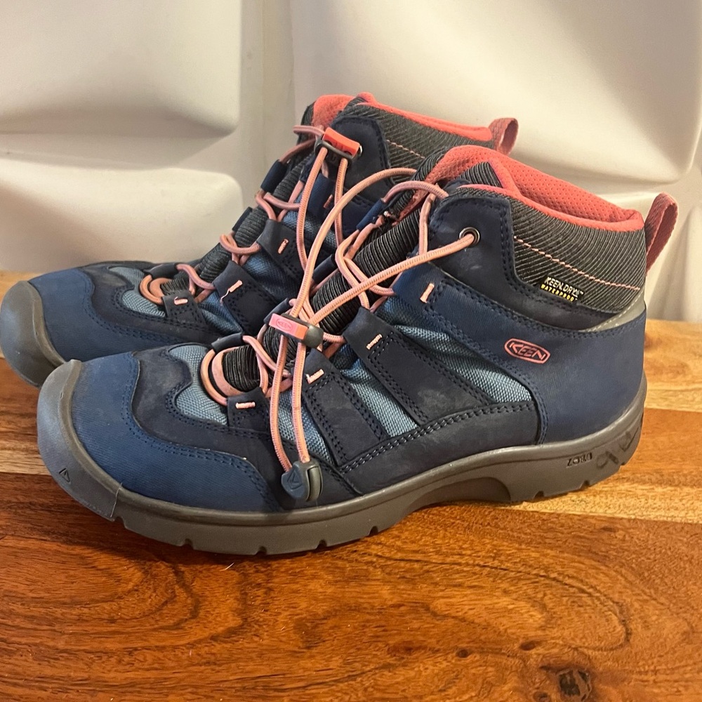 Keen Women's Blue and Pink Hiking Boots